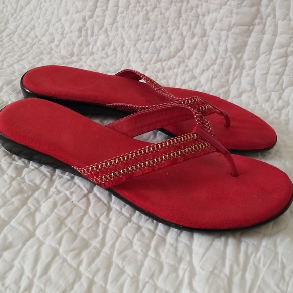Fun red sandals with gold accents - Picture 1 of 4